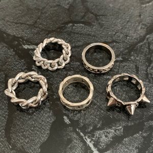 set of 5 punk chain rings! 🕸️